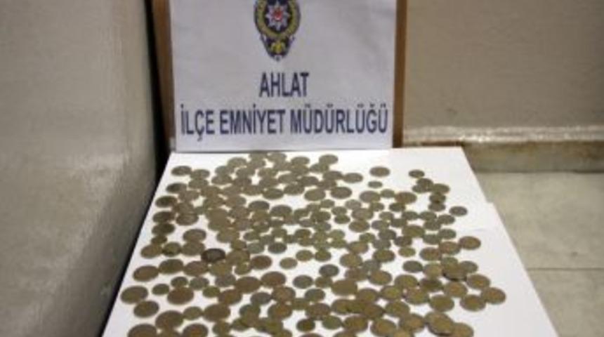 Suriye&rsquo;den Geldiler Ahlat&rsquo;ta Dilendiler