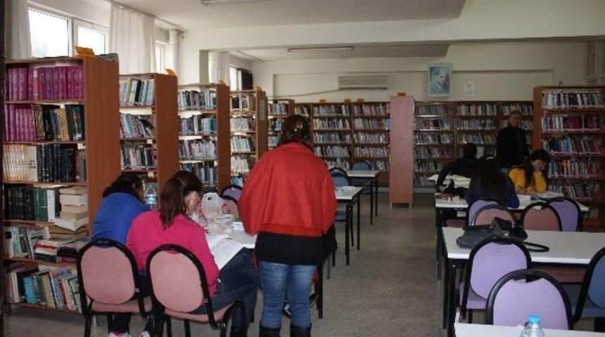 Silifke&rsquo;de 2012'de 14 Bin Kişi, 11 Bin 206 Kitap Okudu