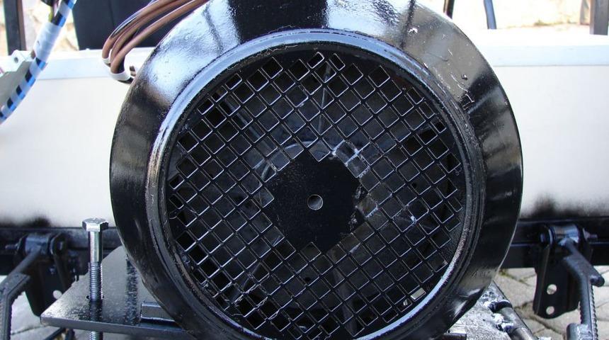 'Yerli Arabada Kaportaya Milyonlarca Lira, S&uuml;r&uuml;c&uuml; Ve Motora Destek Yok'