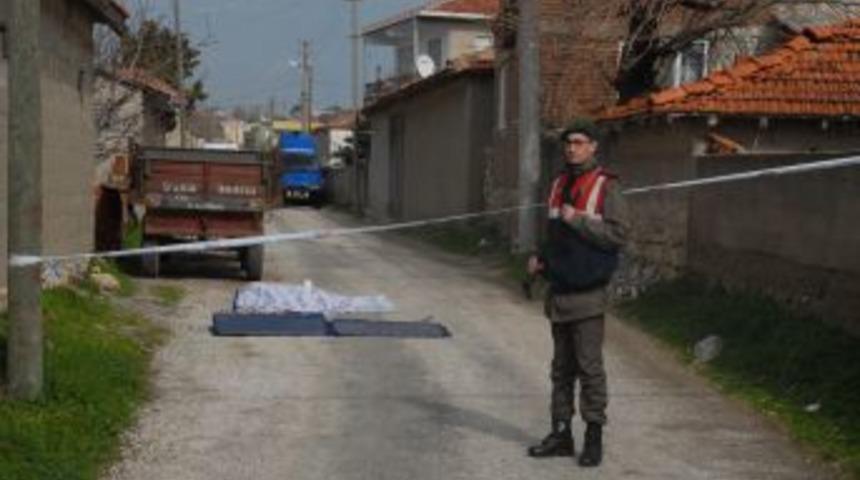 &Ouml;nce Eşini Yaraladı, Sonra Kendini Vurdu