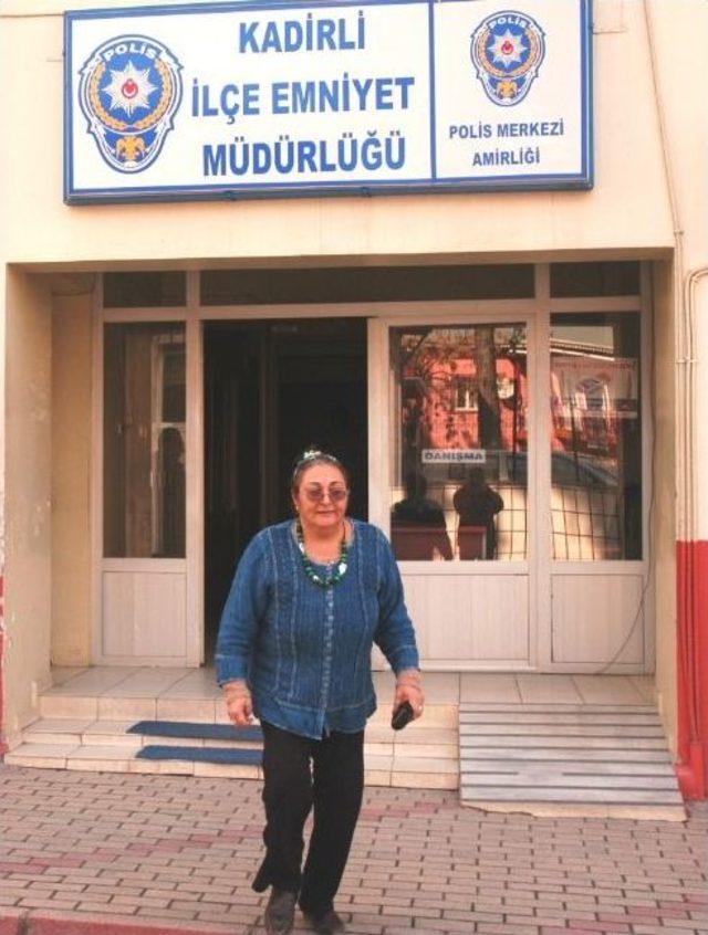 Sokak Sokak &Ccedil;alınan K&ouml;peğini Arıyor 1