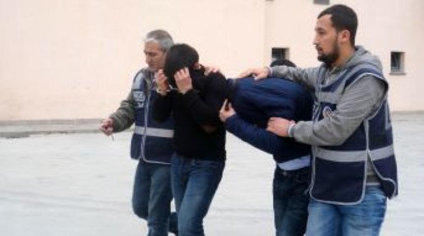 Yatak Arasında Sigara Ka&ccedil;ak&ccedil;ılığı Polise Takıldı