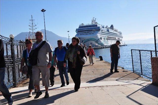 Lüks Yolcu Gemisi Alanya'ya Geldi