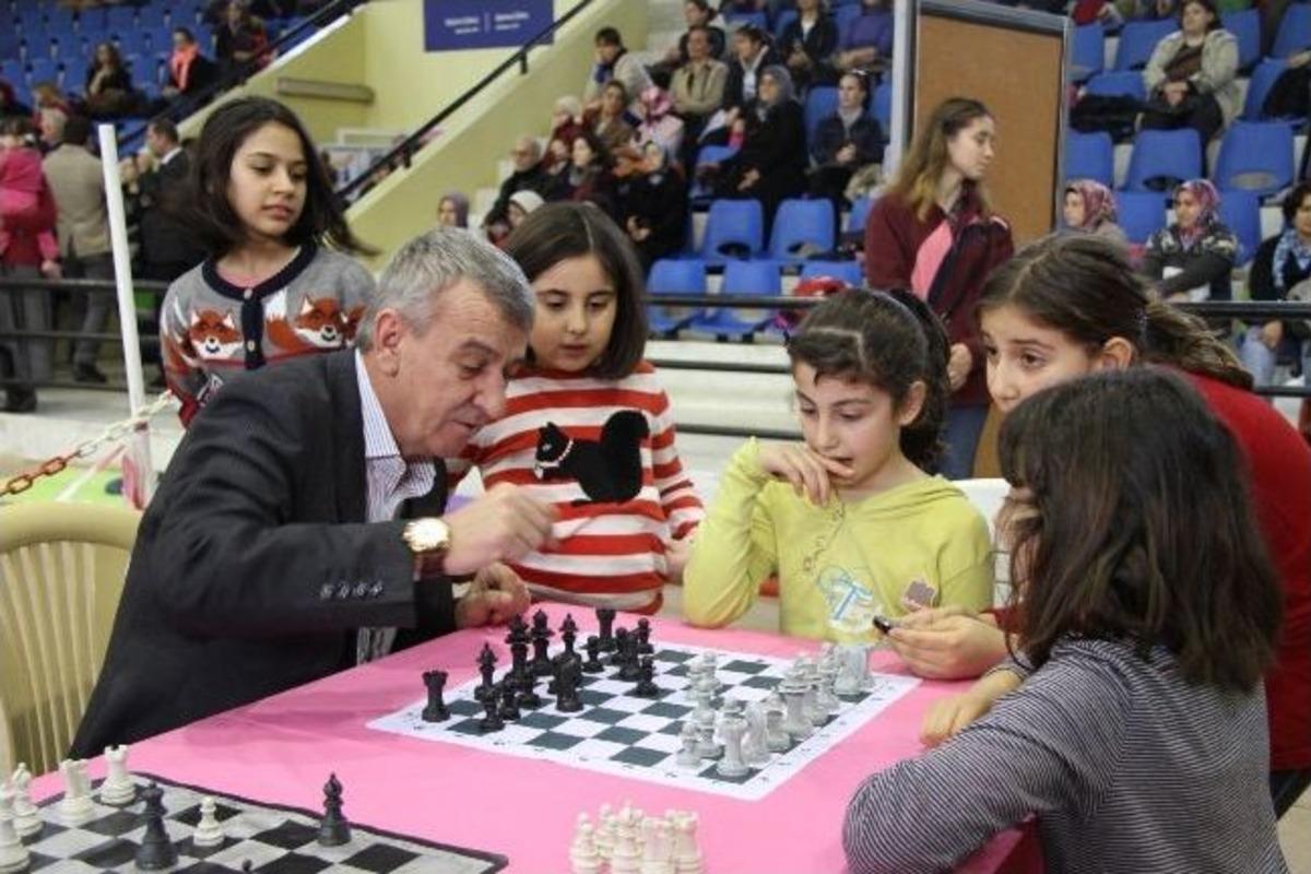 Başkan Şenol&rsquo;dan En Eğlenceli Karne Hediyesi