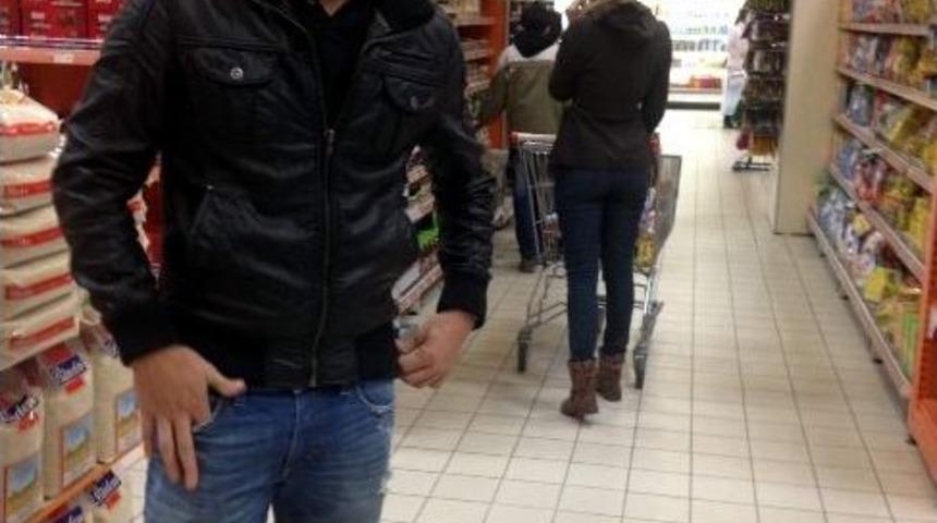 Pinto Kız Arkadaşıyla Alışverişte