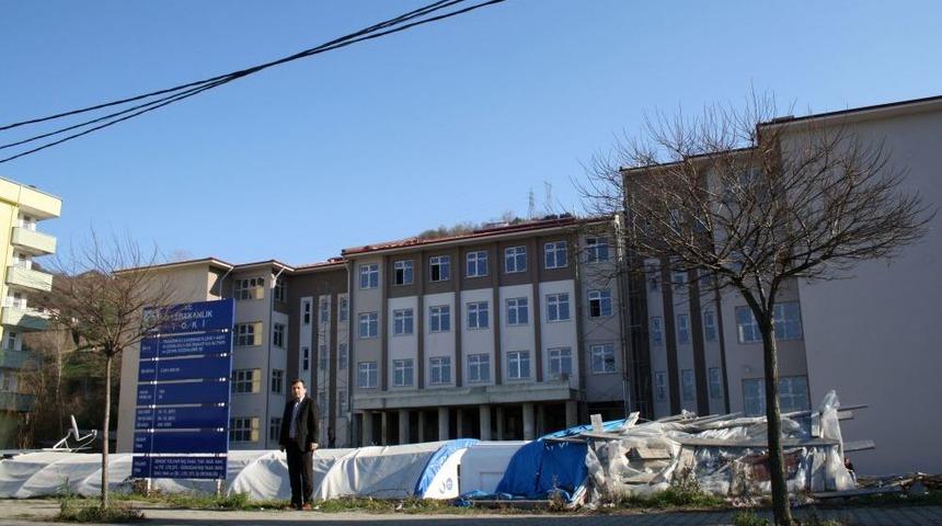 Okul Binası I&ccedil;in Kabirler Taşındı