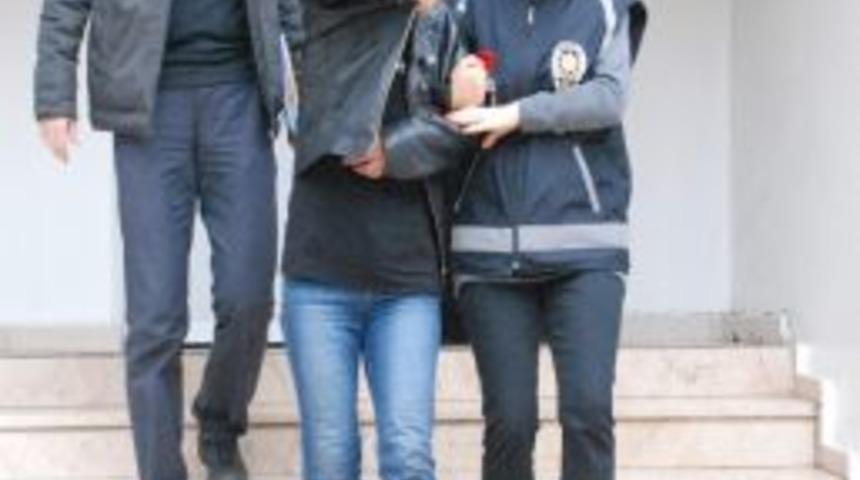Kasiyeri Oyalayarak Para &Ccedil;alan Kadın Yakalandı