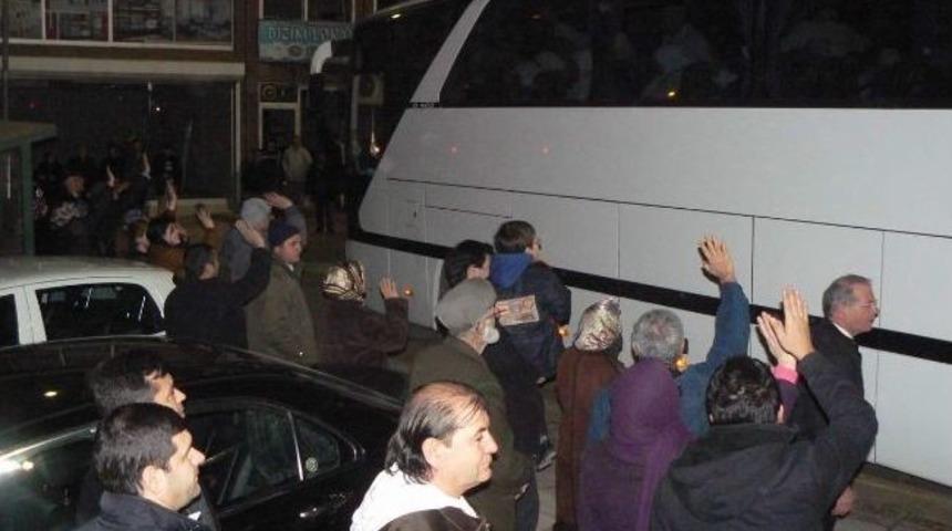 2013&rsquo;&uuml;n İlk Umre Kafilesi Dualarla Kutsal Topraklara Uğurlandı
