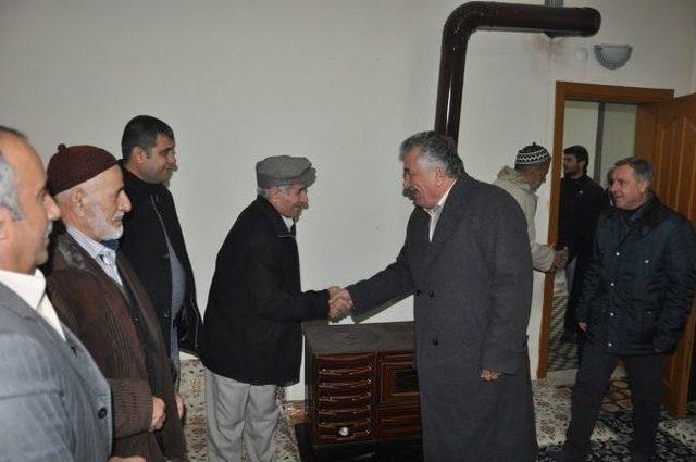 Siirt Belediye Başkanı Sadak, Eruh&rsquo;ta Husumetli İki Aileyi Barıştırdı 1