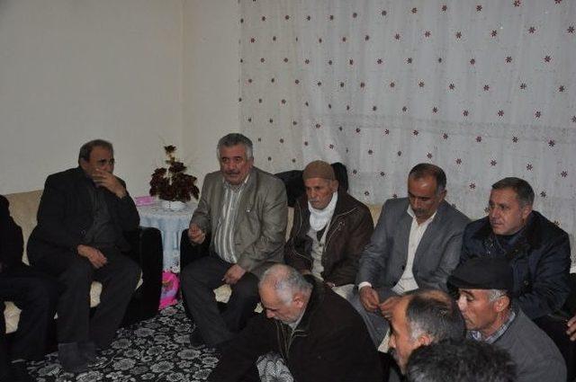 Siirt Belediye Başkanı Sadak, Eruh&rsquo;ta Husumetli İki Aileyi Barıştırdı 2