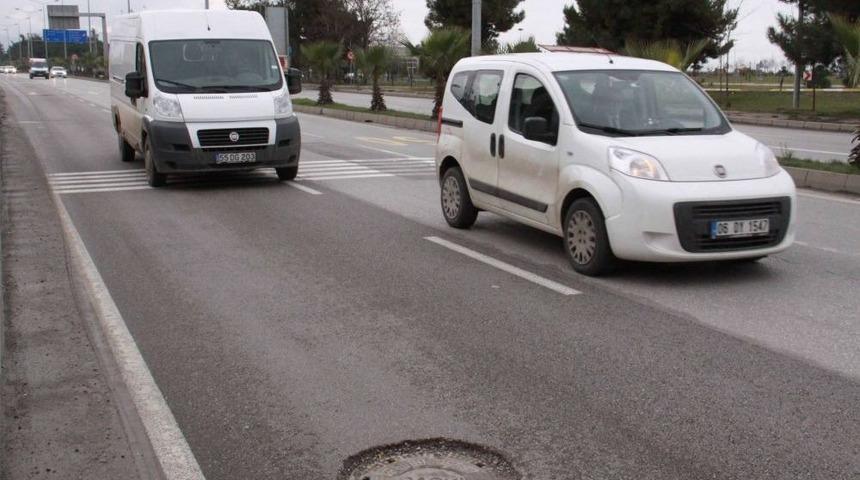 Yolları K&ouml;stebek Yuvasına &Ccedil;eviren, R&ouml;gar Kapakları Kazalara Davetiye &Ccedil;ıkarıyor