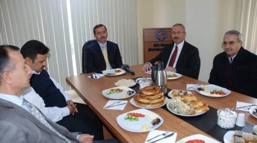 Ak Parti Denizli Milletvekili U&ccedil;ar İnşaat M&uuml;teahhitleri İle Bir Araya Geldi