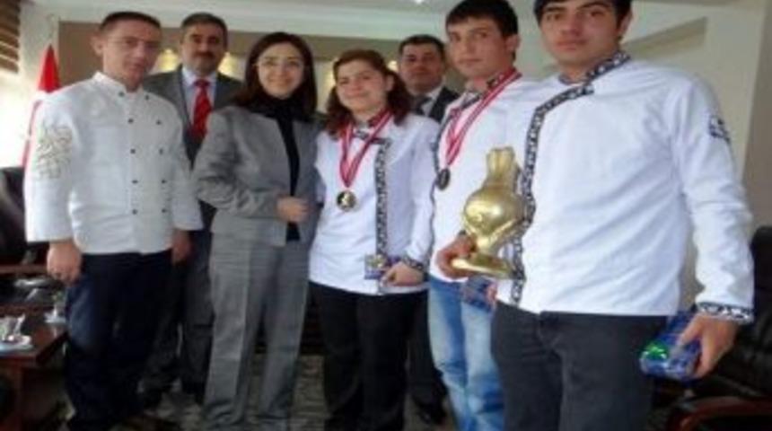 Uluslar Arası Altın Kep Yarışmasında &Uuml;rg&uuml;p Kız Teknik Meslek Lisesi T&uuml;rkiye &Uuml;&ccedil;&uuml;nc&uuml;s&uuml; Oldu