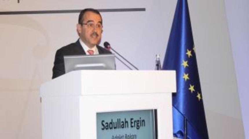 Ergin: Tutuklu Gazeteciler, Ter&ouml;r &Ouml;rg&uuml;t&uuml; &Uuml;yeliğinden Yargılanıyor