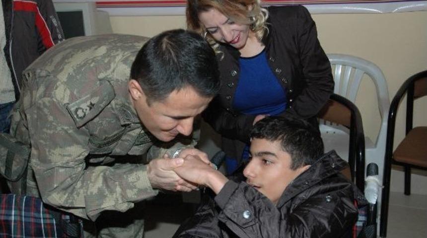 Garnizon Komutanından &Ouml;rnek Davranış