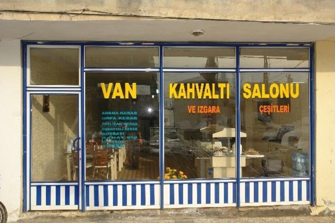 Vanlı Depremzede Bitlis&rsquo;te İkinci İşyerini A&ccedil;tı