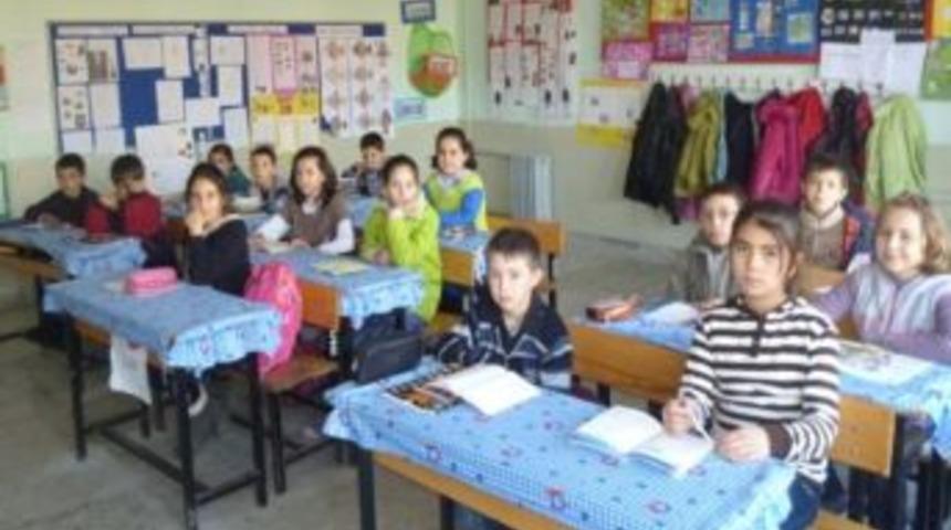 Emet'te 'en &Ccedil;ok Kitap Okuyana Netbook'