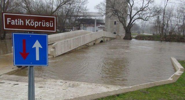 Tunca Nehri nde Sular Y&uuml;kselmeye Devam Ediyor 1