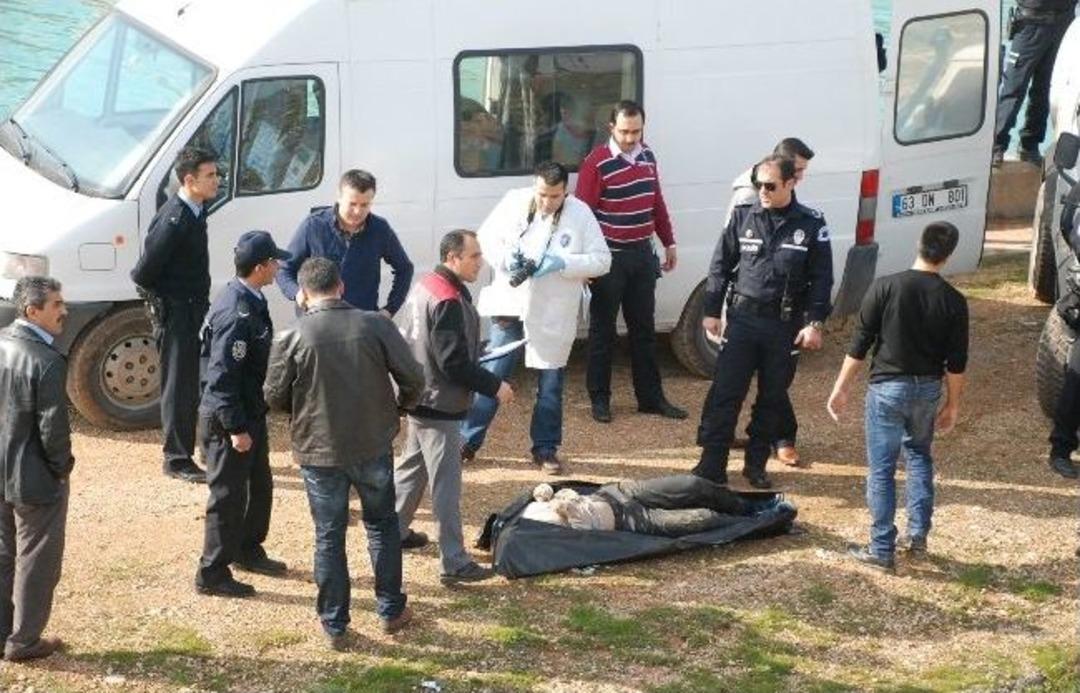 Sulama Kanalından Erkek Cesedi &Ccedil;ıktı