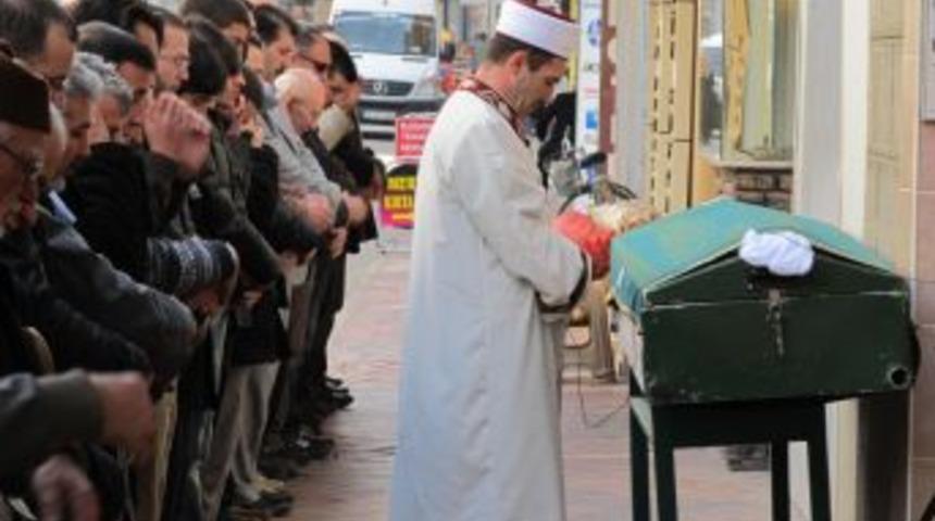 Paraş&uuml;t Kazasında &Ouml;len Havacılık Kul&uuml;b&uuml; Başkanı Toprağa Verildi