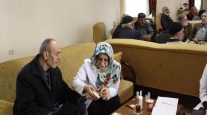 Emekliler Konağı Sakinlerine Sağlık Kontrol&uuml;