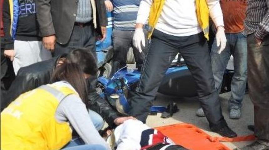 Kamyonetle Motosiklet &Ccedil;arpıştı: 1 Yaralı