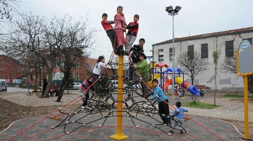 Başiskele Belediyesi Parklar Yapıyor