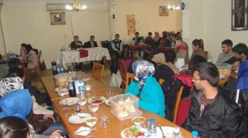 Kaymakam Dayan, Doğubayazıtlı &Uuml;niversite Ğrencileriyle Buluştu