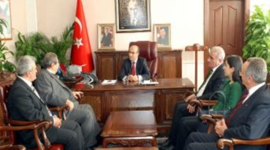 İşadamı Abdulkadir Konukoğlu'ndan, Vali Mahmut Demirtaş&rsquo;a Ziyaret