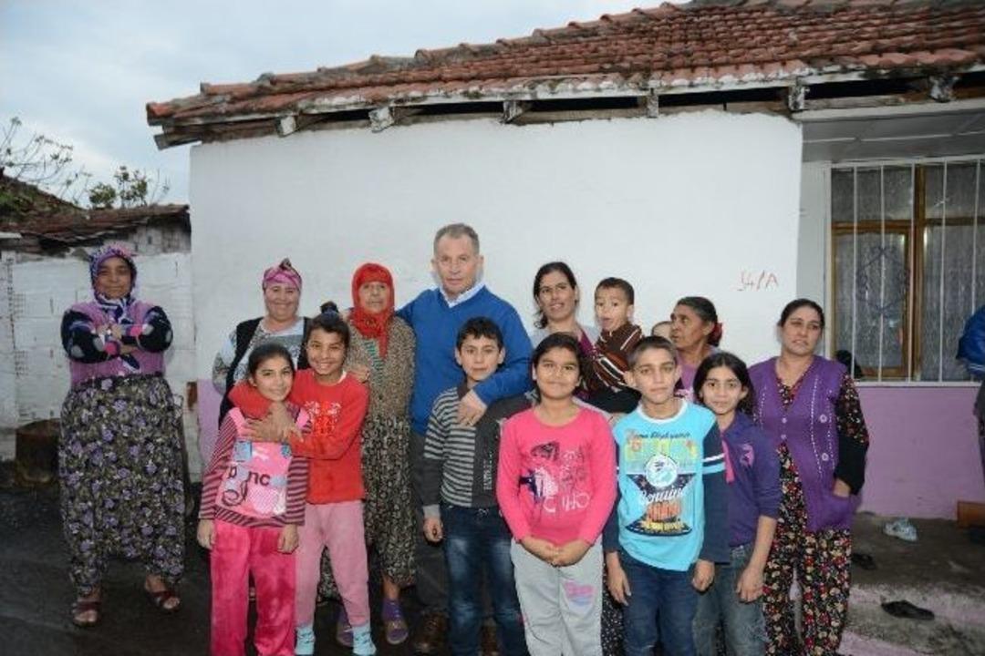 Aslan Menemen&rsquo;de Roman Mahallesini Ziyaret Etti