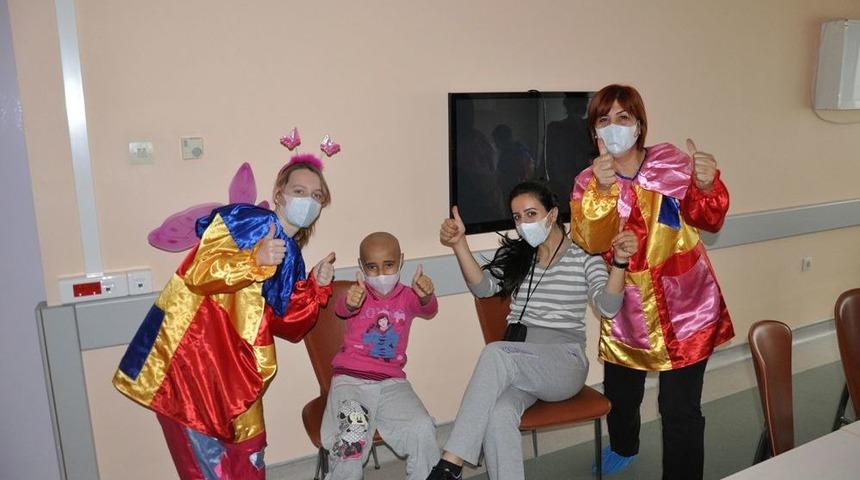 Everest, L&ouml;semili &Ccedil;ocukları G&uuml;l&uuml;msetti