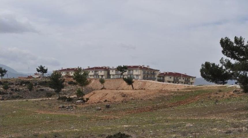 Hastane, Okul Ve Garaj &Uuml;&ccedil;genine Yol Yatırımı