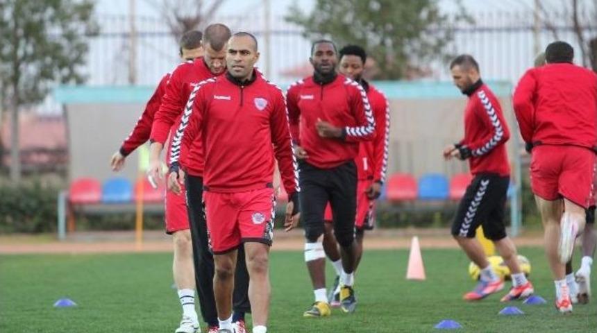 Mersin İdmanyurdu'nda Fenerbah&ccedil;e Ma&ccedil;ı Hazırlıkları S&uuml;r&uuml;yor