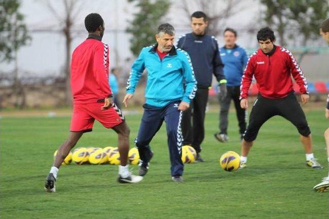 Mersin İdmanyurdu'nda Fenerbahçe Maçı Hazırlıkları Sürüyor