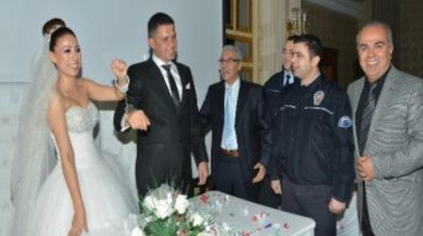 Mesai Arkadaşları Gelin İle Damada Kelep&ccedil;e Taktı