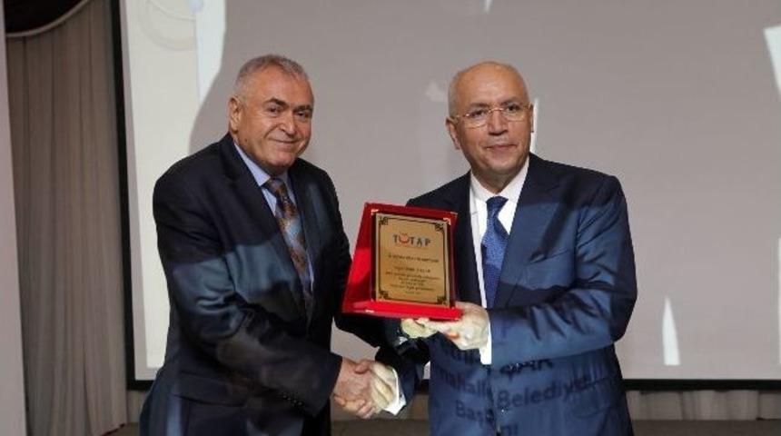 Başkan Yaşar&rsquo;a Tutap&rsquo;tan Plaket