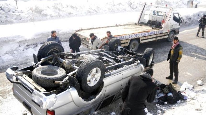 Y&uuml;ksekova&rsquo;da Trafik Kazası, 2 Yaralı