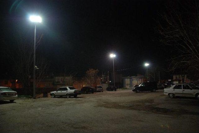 Soma da Kaymakamlık Otoparkı Işıklandırıldı 1