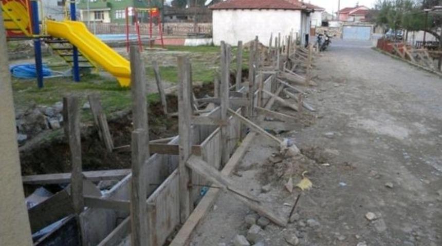 Yenice&rsquo;de Eski Park Ve Halı Saha Yenilendi