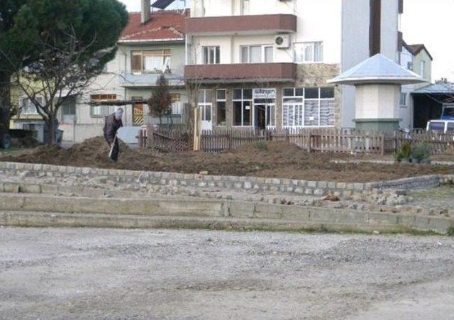 Yenice’de Eski Park Ve Halı Saha Yenilendi 1