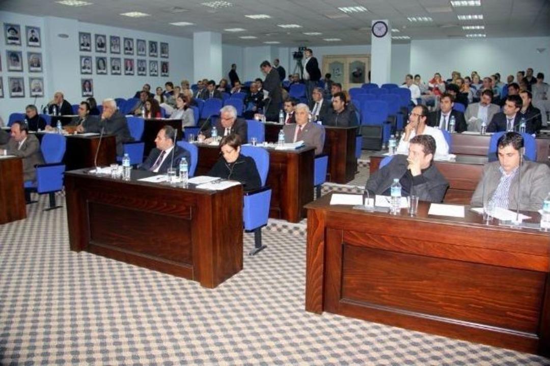 Edremit Belediye Meclisi&rsquo;nde Yoğun G&uuml;ndem