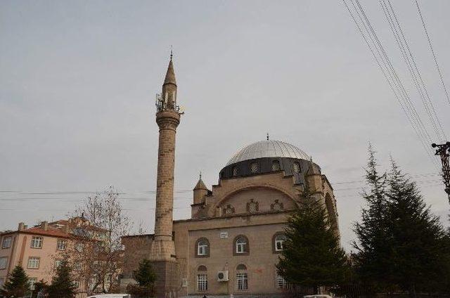 Minareyi Bulan Baz İstasyonunu Dikti