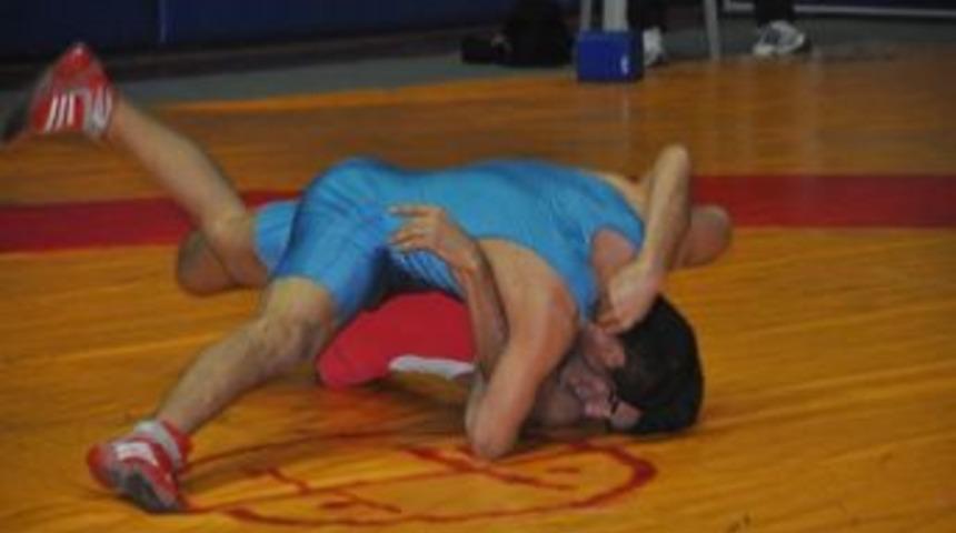 Gen&ccedil;ler Grekoromen G&uuml;reş Grup M&uuml;sabakaları Başladı