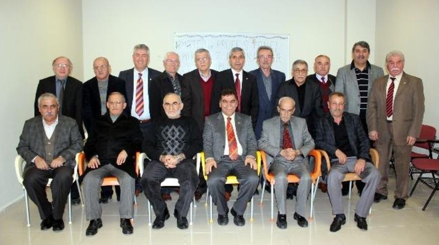 Amat&ouml;r Ve Profesyonel Futbolda İz Bırakanlar Gecede Bir Araya Geldi