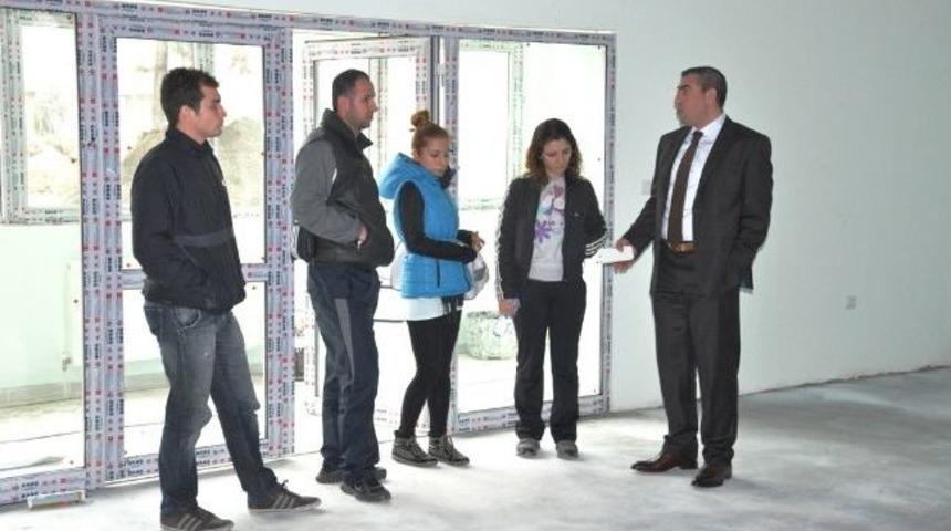 Antren&ouml;rler Salonlarını Se&ccedil;ti