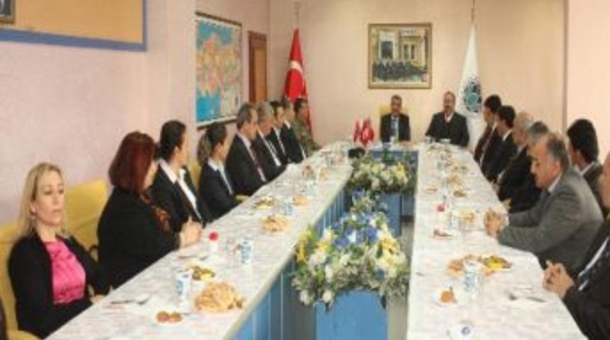 İl&ccedil;e Kamu &Ccedil;alışanları Yemekte Bir Araya Geldi