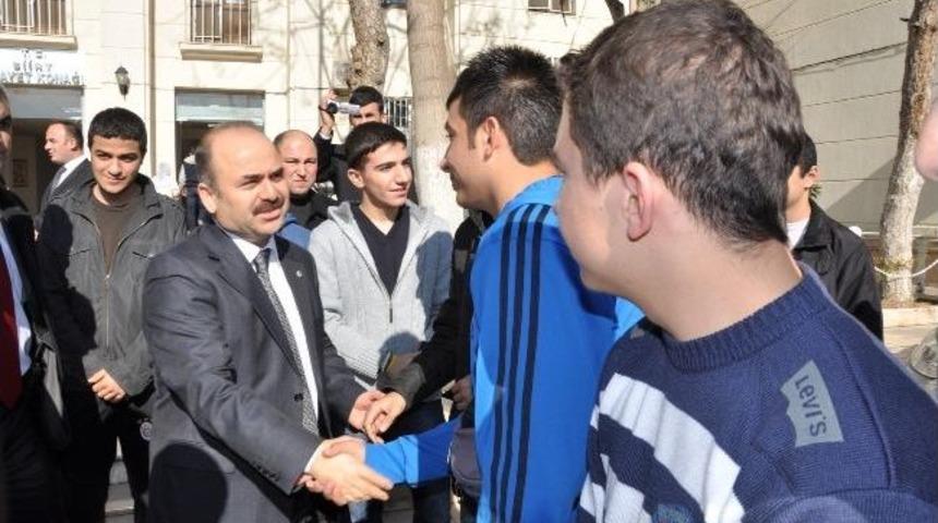 'y&uuml;z G&uuml;ler Y&uuml;z' Projesine Katılan 50 Gen&ccedil; İstanbul&rsquo;a G&ouml;nderildi