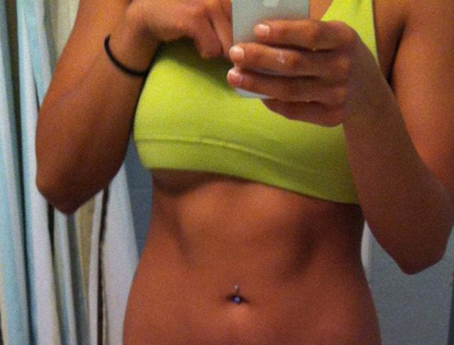 Yeni akım: Meme altı selfiesi 13