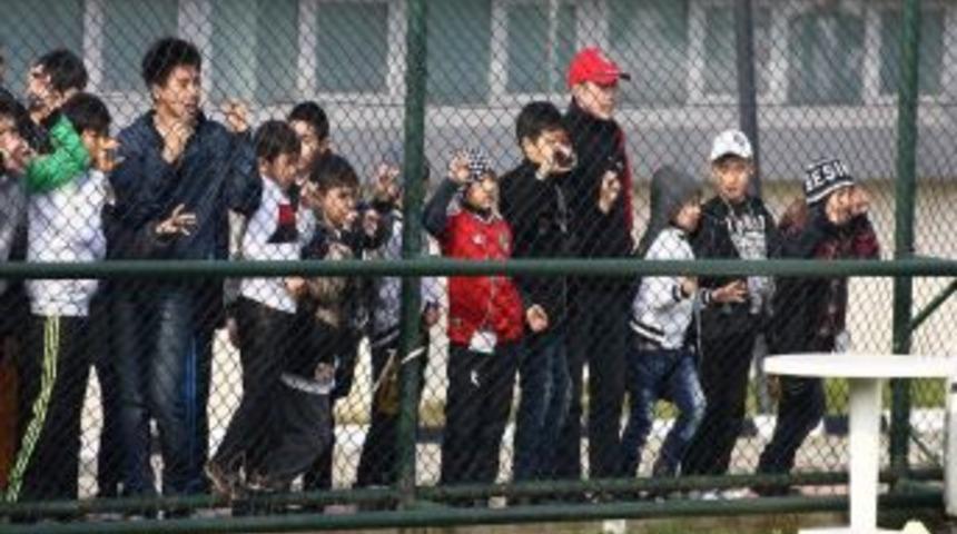 Beşiktaş'ın Antrenmanında Kırgız Konuklarda Izledi