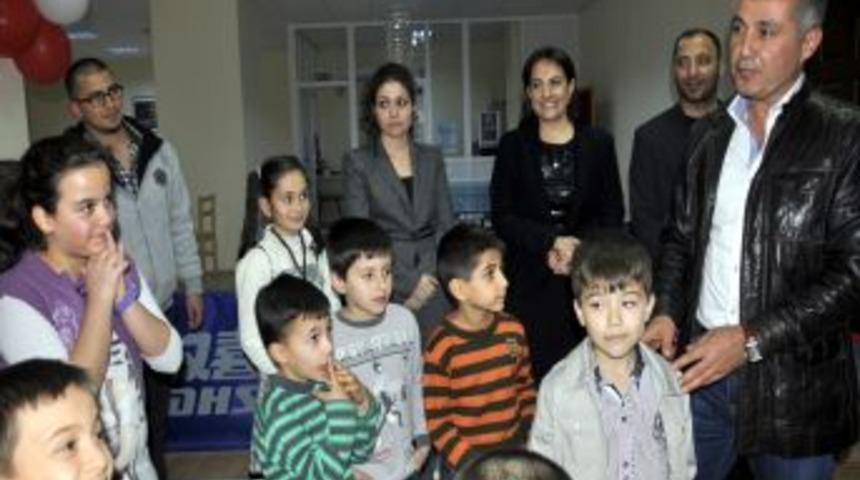 İki Haftalık Kursla Kekemeliği Atlattılar